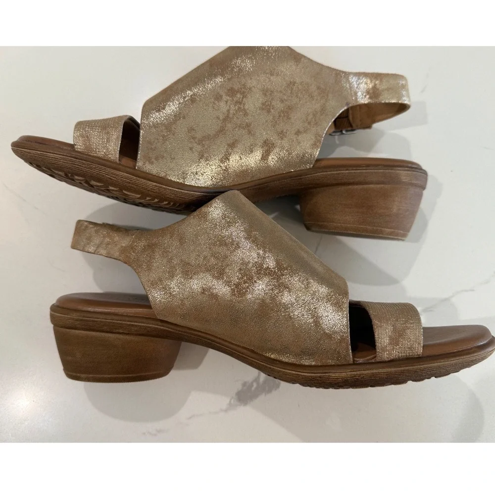 Comfortiva Pillowtop Nelma Gold Metallic Leather Slingback Sandals‎ Women's 10M